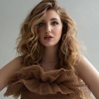 Sophie Nélisse Biography,