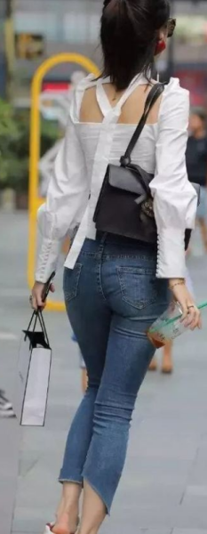White top with slim jeans