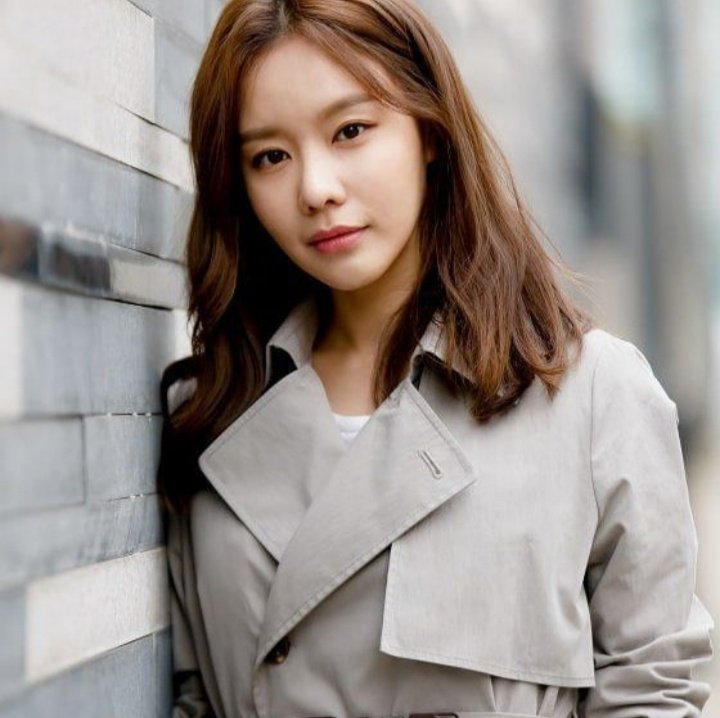 Kim Ah-joong Biography