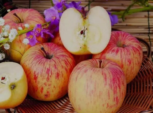 Benefits Of Eating apple in the morning empty stomach