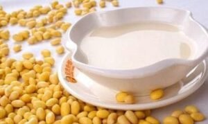 Read more about the article 3 Best health benefits of drinking soy milk female, male, benefits of drinking soy milk for weight gain, Best time to drink soy milk for weight gain