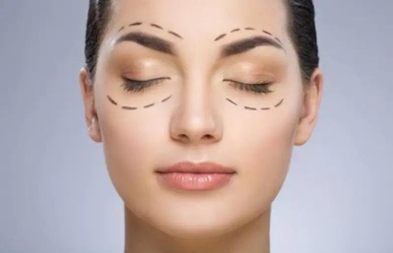 How to tighten eyelids at home