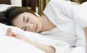 How to stop snoring naturally at night