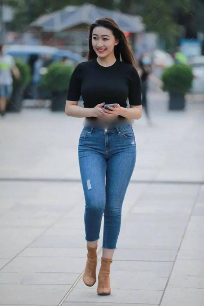 Black T-shirt with light blue ripped jeans