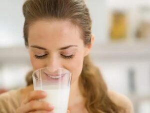 What are the benefits of drinking milk before going to bed