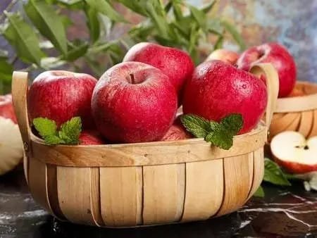 Benefits of eating apple on empty stomach