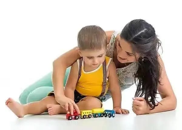 When children play with toys alone should parents disturb them?